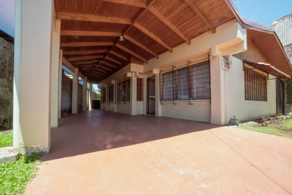 Casa familiar en El Alto de Guadalupe, Goicoechea, San José